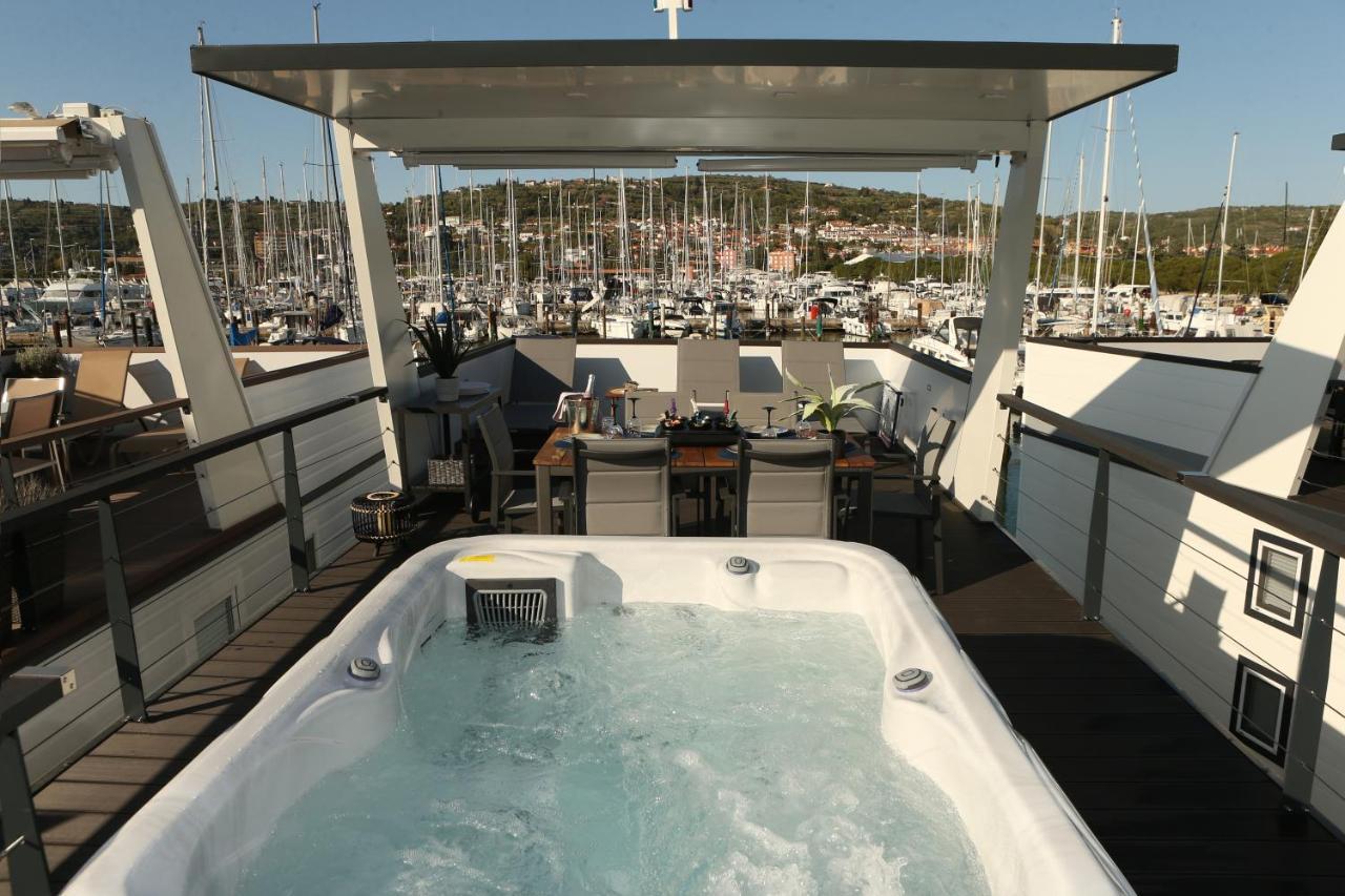 Floating House Maui *